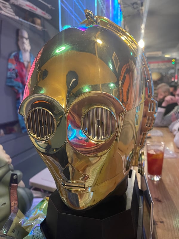 2022年3月22日的C3PO冰箱设计展示了复古和未来风格相结合的独特外观。