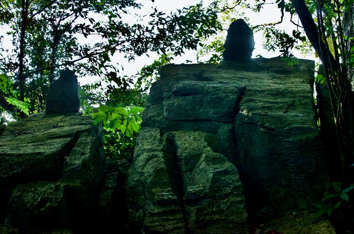 The image shows Tengu Rock, Little Tengu, and Great Tengu, three famous rock formations.