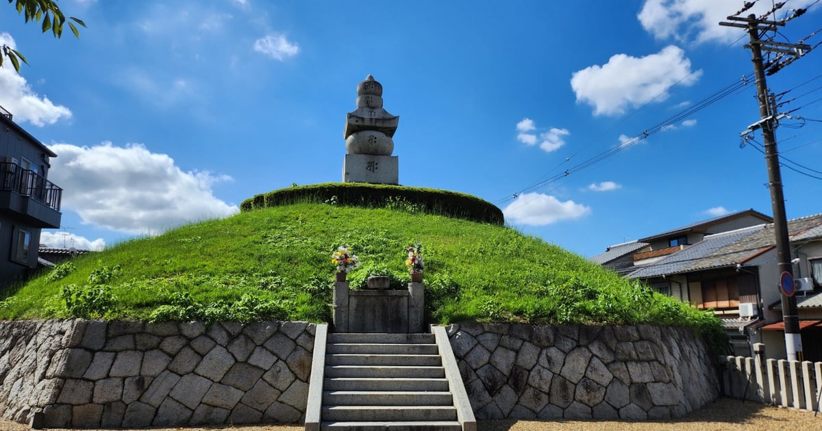Mimizuka (Nose Mound)