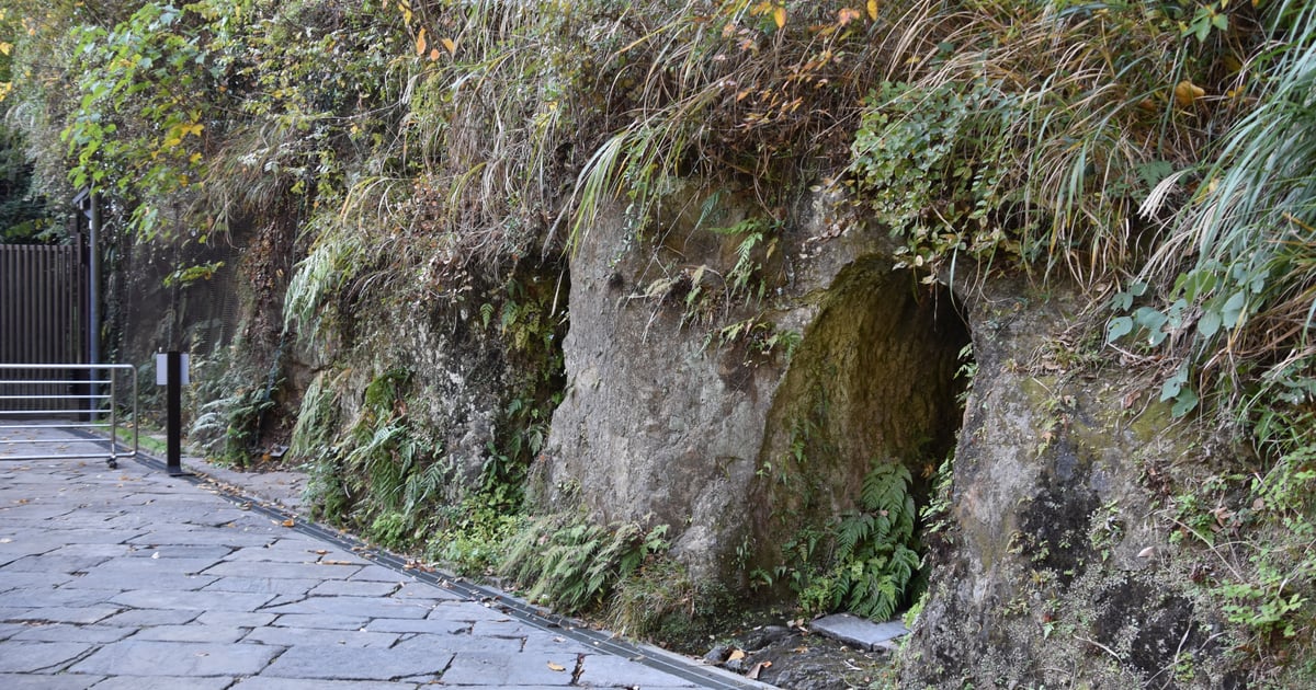 Muryoju-in Valley Historical Site