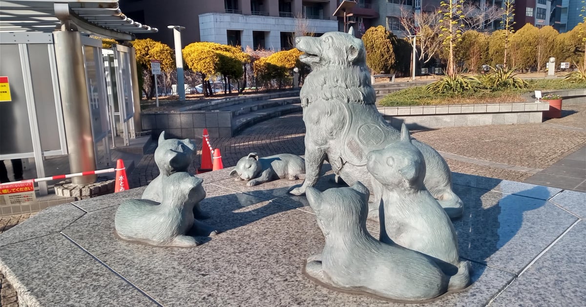 치로리 기념비와 쓰키지강 긴자 공원